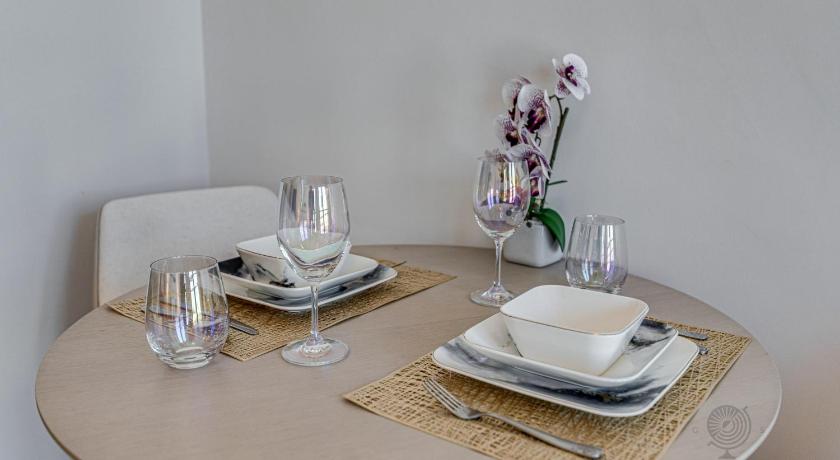 GlobalStay Yas Island Apartments near Yas Waterworld Abu Dhabi - image 15