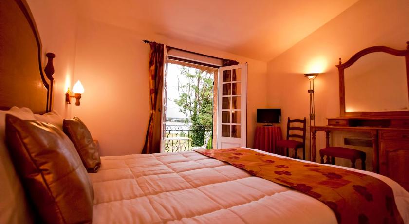 Image of Double Room with Balcony with Pool or Lagoon View 3