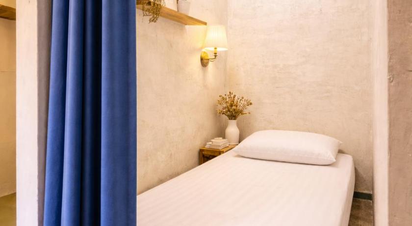 Image of 1 Person in Dormitory - Mixed 0