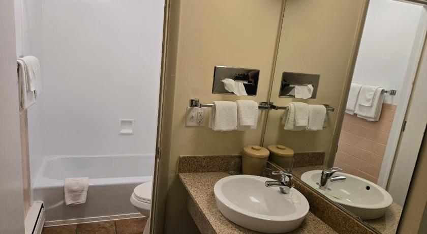Marshall (MN) Travelers Lodge Marshall 2-Star Accommodation pool