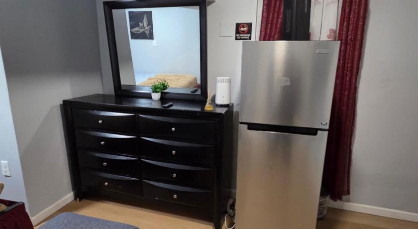 어빙턴 (NJ) Newly renovated 1 room in a 3-bedroom apartment with private toilet ands bathroom 숙소 스위트룸