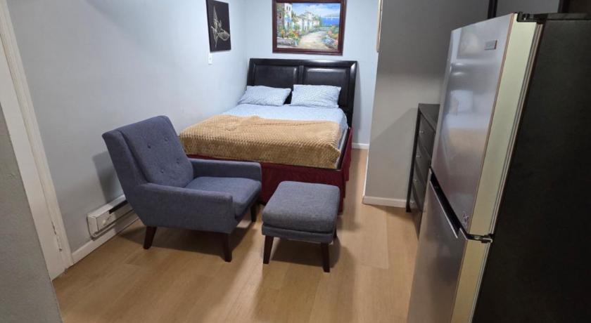 어빙턴 (NJ) Newly renovated 1 room in a 3-bedroom apartment with private toilet ands bathroom 숙소 스위트룸