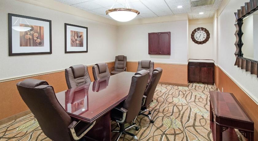 ミネラル・ウェルズ River Bluff Hotel and Conference Center 宿泊施設 外観