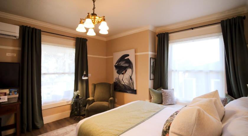 アッシュランド RedTail Inn - 3 Suites Sleeps up to 12 4つ星 宿泊施設 眺望