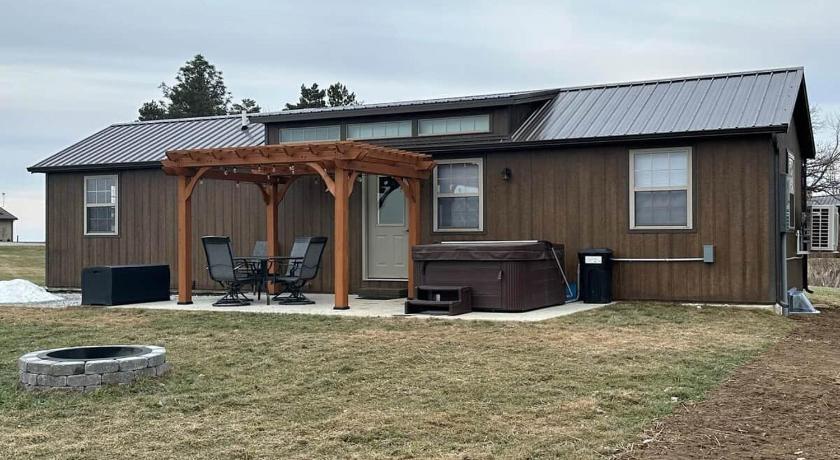 Sullivan Prairieview Cabin - with Hot Tub 3-Star Accommodation restaurant