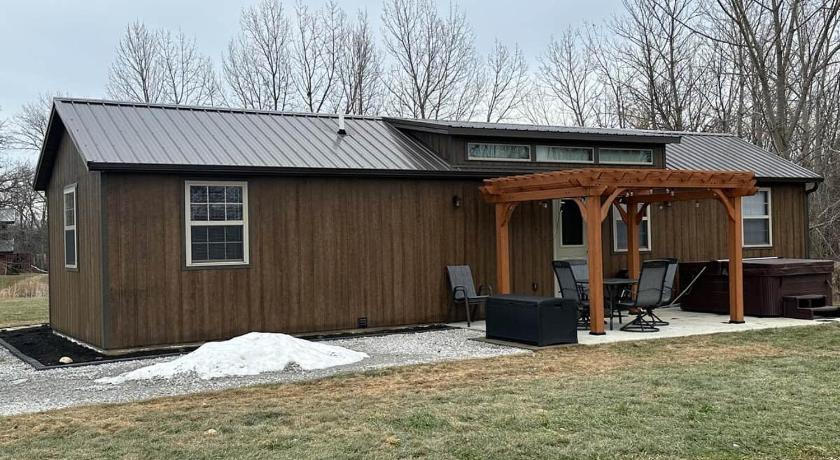 Sullivan Prairieview Cabin - with Hot Tub 3-Star Accommodation view