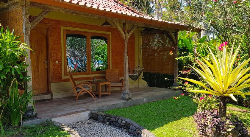 Image of Cottage with Garden View 8