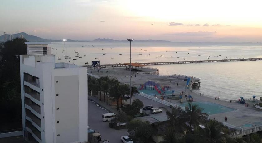 촌부리 Seabreeze Bangsaen 2つ星 ホテル プール