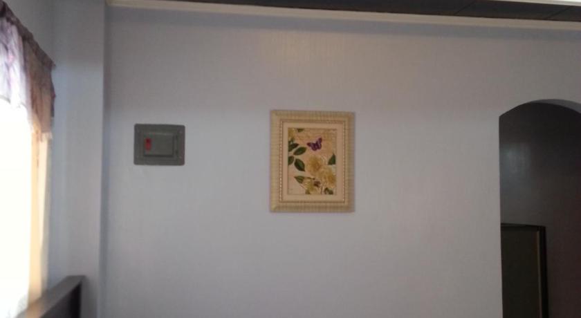 Vhauschild Transient Rooms — Hotel in Alaminos City