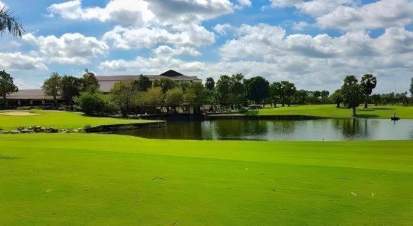 ナコーンパトム Suwan Golf & Country Club 3つ星 ホテル 眺望