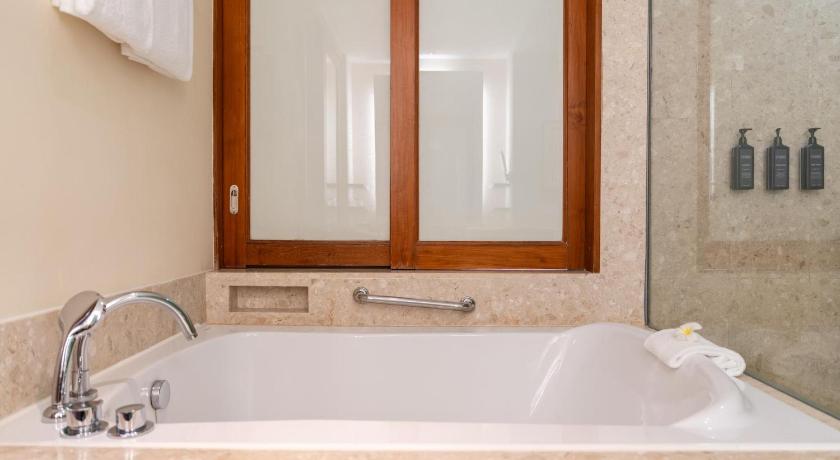 รูปของGuest room, 1 King, Sofa bed, Lagoon view, Balcony 14