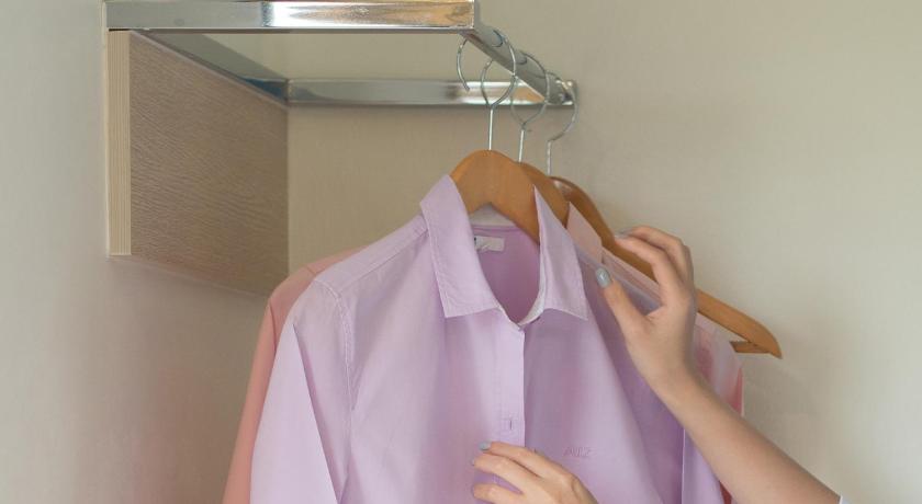 Image of Standard Twin 5