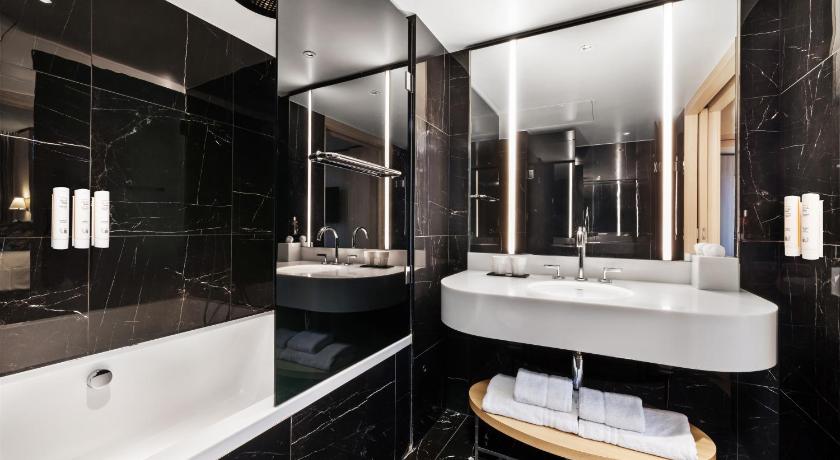 Image of King One Bedroom Suite 8