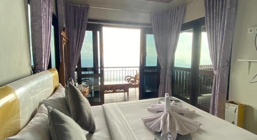 Image of Deluxe Double Room with Bath 4