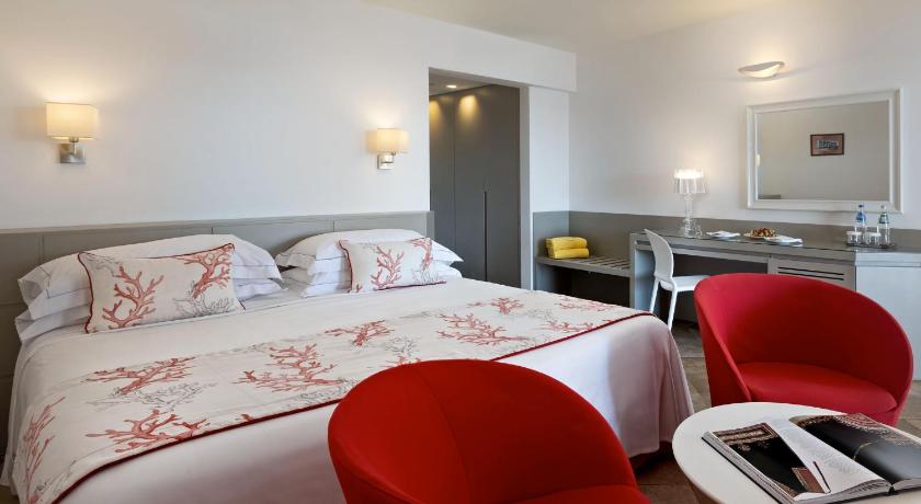 Image of Deluxe Double with Sea View 11