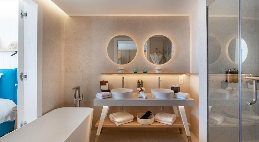 Image of The View Signature Suite 2