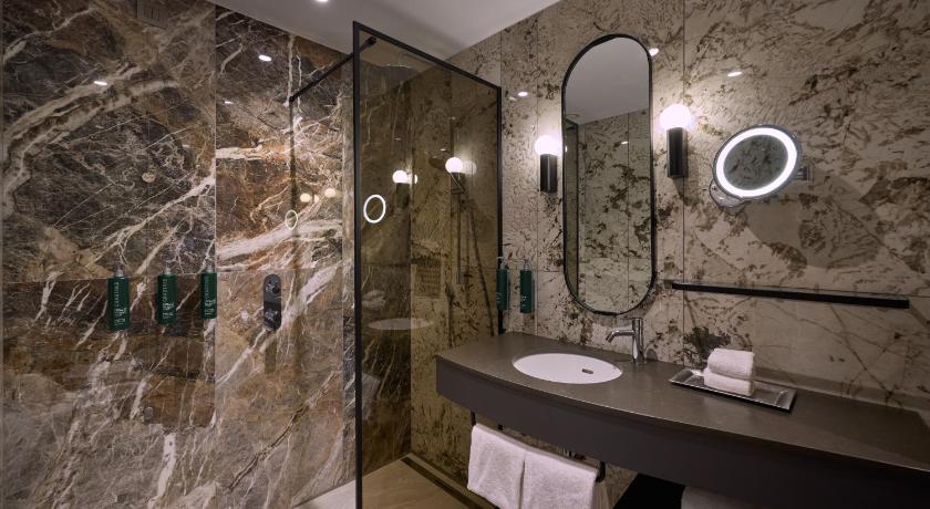 Image of Habitación con cama extragrande (King Guest Room) 2
