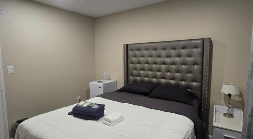 Private Queen Room Guesthouse near Stone Mountain