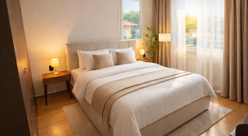 Elegant Old Town Suite
