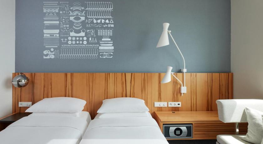 Image of 2 Twin Beds With Eiffel Tower View, Deluxe 14