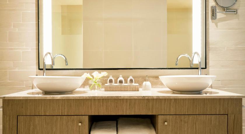 Image of Junior Suite with King Bed 15