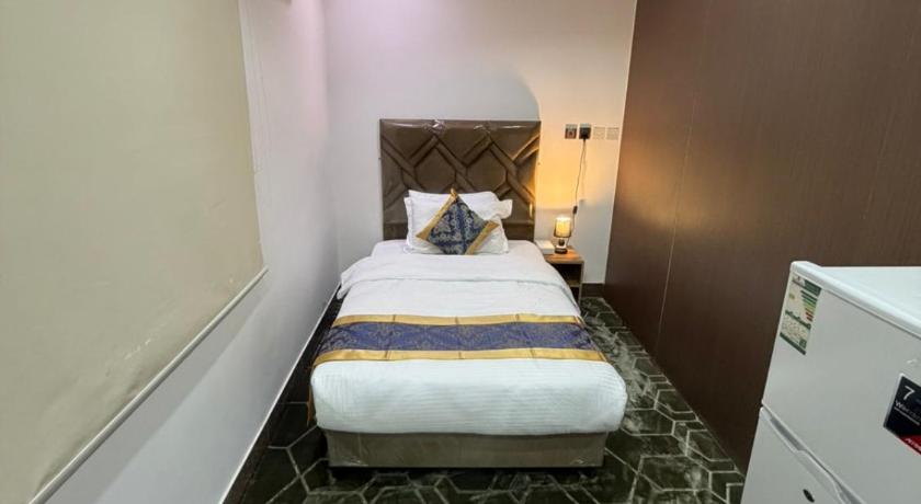 Quiet Rooms 7 Serviced Apartments - image 10