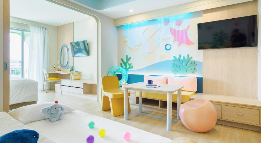 Image of Family Room - Vhari Wing 4