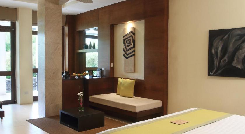 Image of Deluxe Room 8
