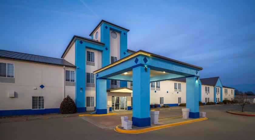 ドッジシティ (KS) Days Inn by Wyndham Dodge City 3つ星 宿泊施設 プール