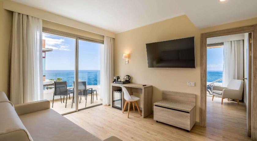Image of Junior Suite met Uitzicht op Zee (Junior Suite with Sea View) 1