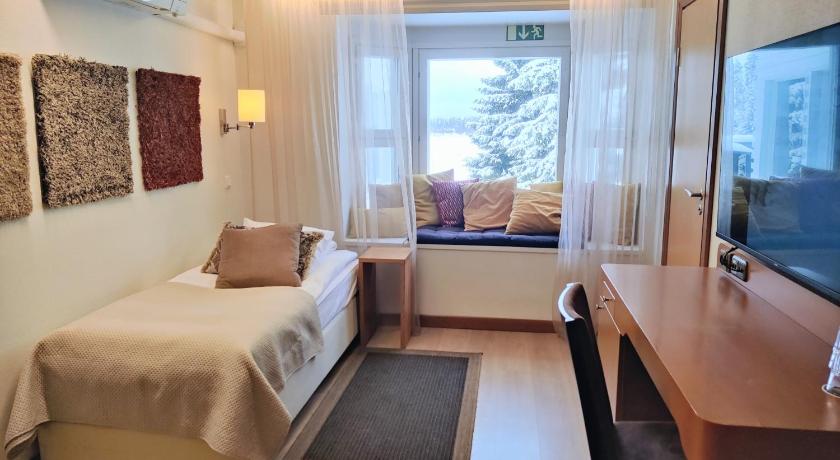Image of Superior Single Room with Lake View 6