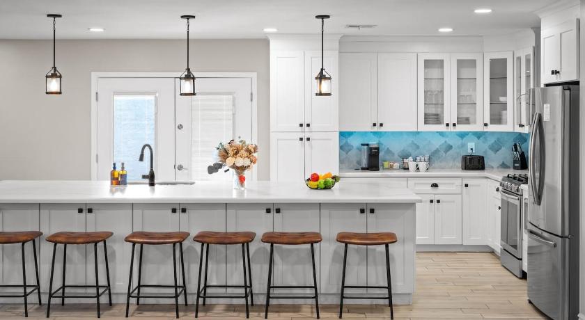 피닉스 (AZ) Biltmore Home with Game Room & Fire Pit, Sleeps 16 5성급 숙소 레스토랑