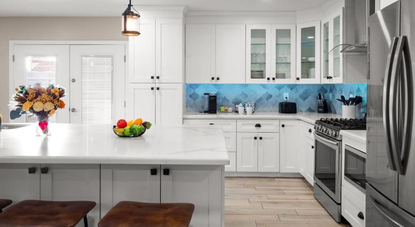 피닉스 (AZ) Biltmore Home with Game Room & Fire Pit, Sleeps 16 5성급 숙소 레스토랑