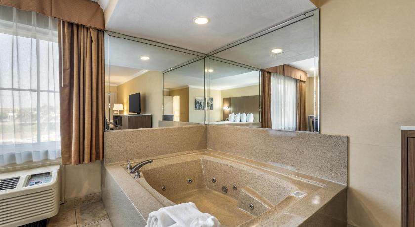 Image of 1 King Bed, Smoking Room, Wi-Fi, Continental Breakfast 2