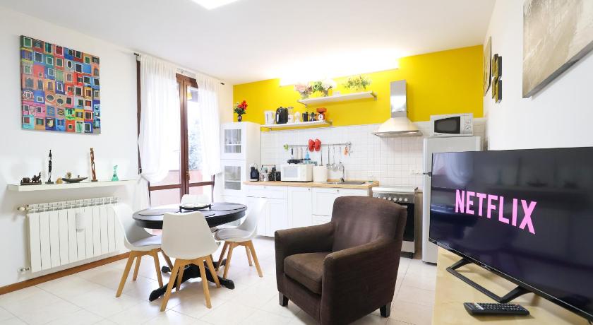 Cozy Loft - with Wi-Fi, Smart TV, Parking
