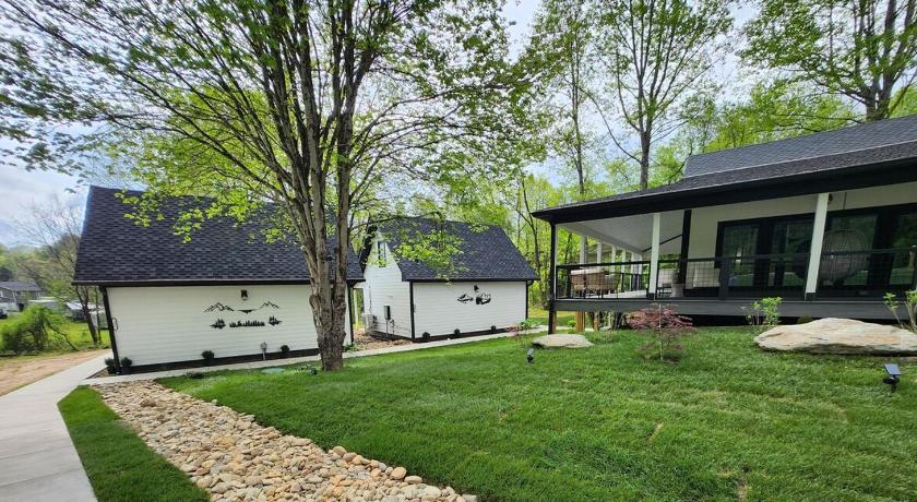 브레벌드 (NC) Life's Good Retreat Bear Cottage 4성급 숙소 레스토랑