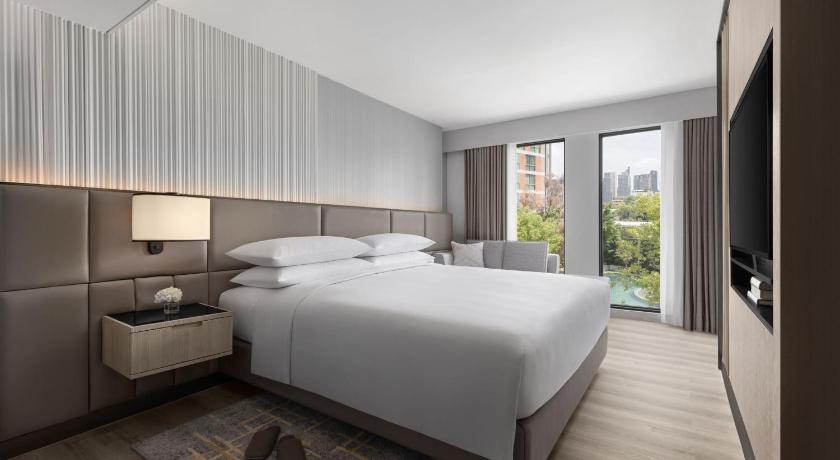 Image of One-Bedroom Premier Corner King Suite with Balcony 0