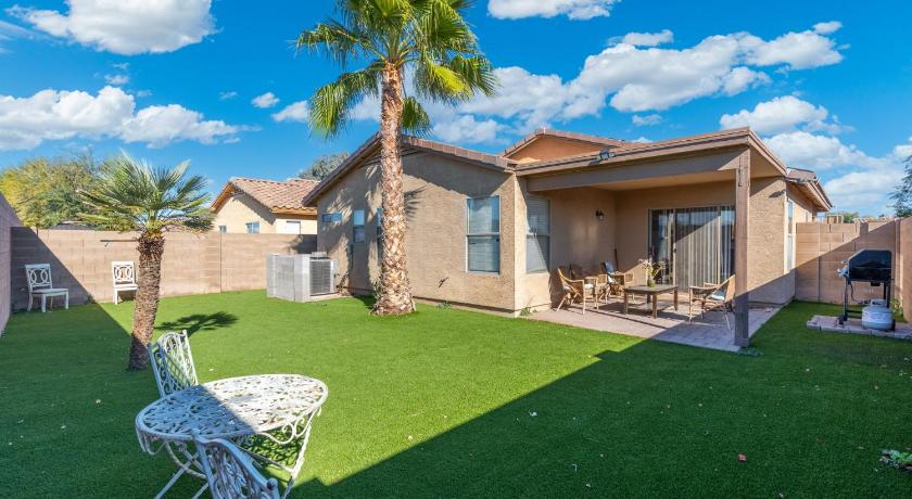 마리코파 (AZ) Spacious 3BR Home Patio Grill Sleeps 6 DT 4성급 숙소 수영장