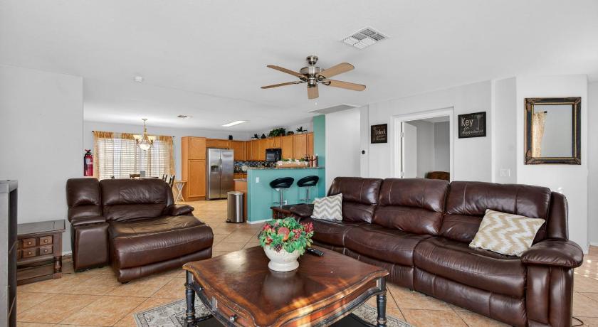 마리코파 (AZ) Spacious 3BR Home Patio Grill Sleeps 6 DT 4성급 숙소 수영장