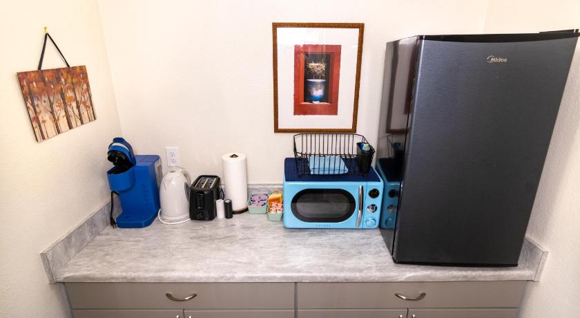 니핀나와제 (CA) Creature Comforts Suite-Private Hot Tub-Sleeps 2 3성급 숙소 객실