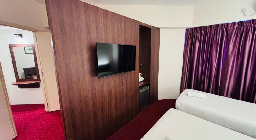 Image of Family Room 1