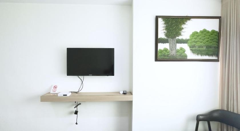 Image of Deluxe Queen Room 6