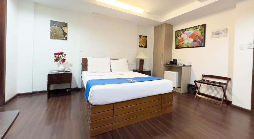 Image of Deluxe Queen Room 0