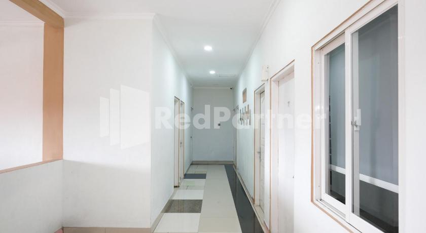 Aster Triplets Guest House JCM Mitra RedDoorz – Sleman, MN