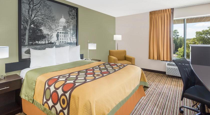 マディソン Super 8 By Wyndham Madison South 2つ星 ホテル 眺望