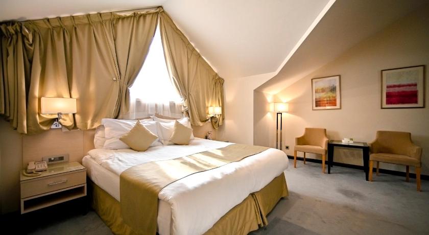 Image of Standard King Room 1