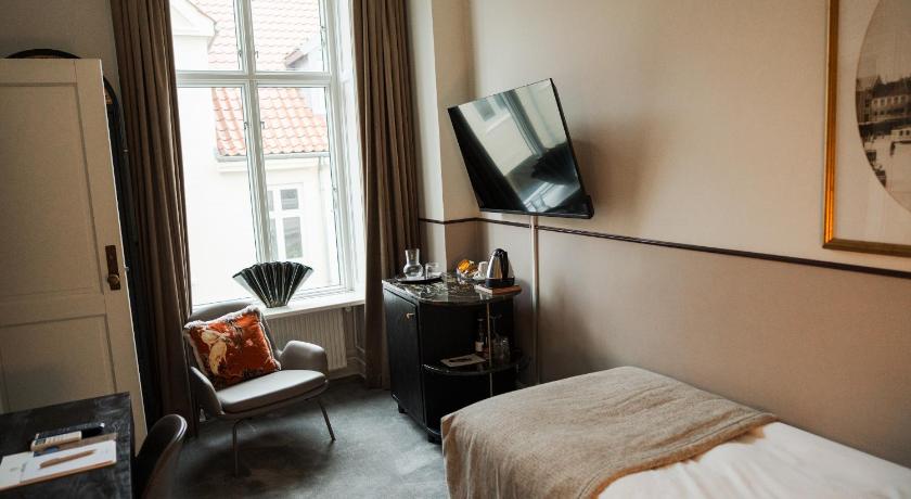 Image of Standard Single Room 3