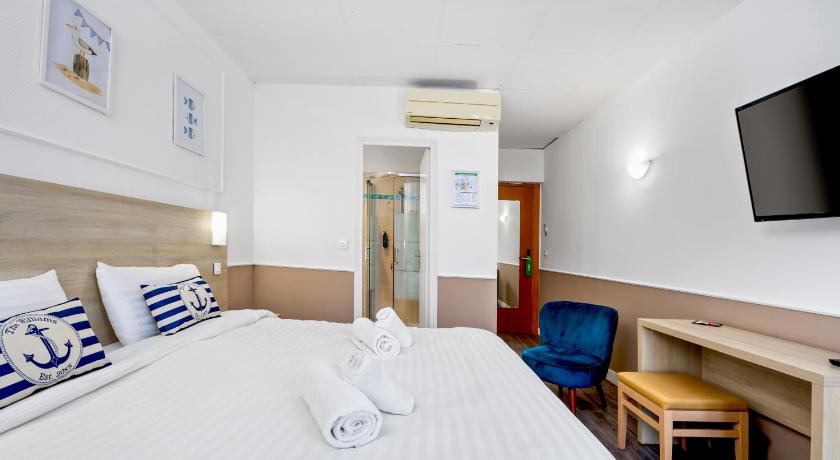 Image of Superior Deluxe Double or Twin Room 0