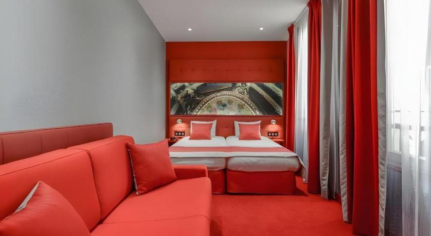 Image of Superior Triple Room (1 Double Bed + 1 Single Bed) 0