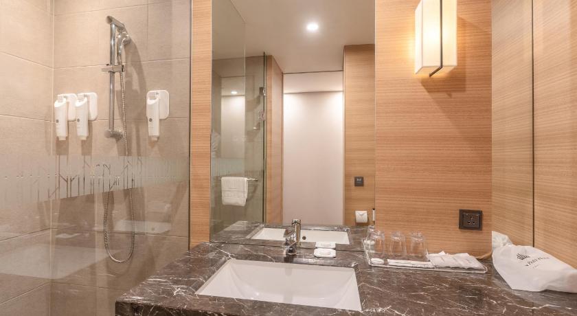 Image of Deluxe Triple 13